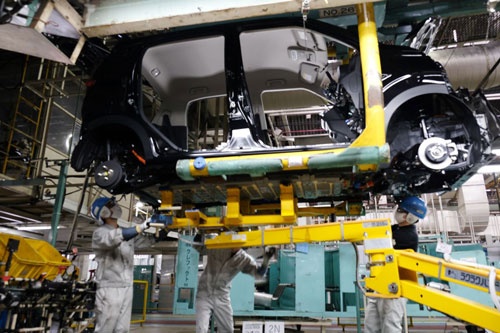 日産と三菱自の軽EVは三菱自の水島製作所（岡山県倉敷市）で生産する。ガソリン車との混流生産を実現した