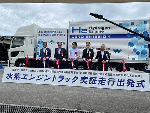 富山市で水素エンジンを積んだ中型トラックの走行試験が始まった