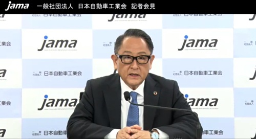トヨタ自動車の豊田章男社長は自工会会長会見で陳謝した（写真：オンライン会見の映像をキャプチャー）