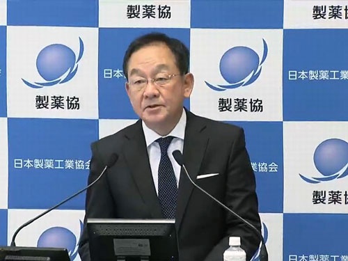 1月20日にオンラインで記者会見した日本製薬工業協会の岡田安史会長