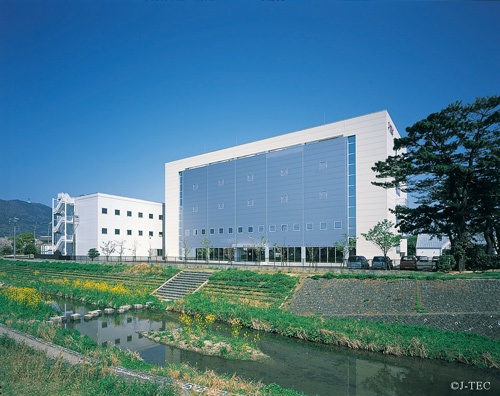 愛知県蒲郡市にあるJ-TECの本社。細胞の培養用設備も有している