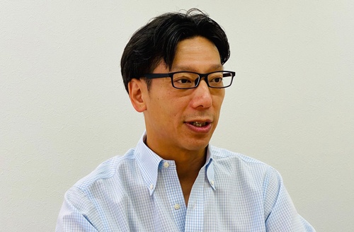 代表取締役CEOの森田晴彦氏。1969年8月生まれ、94年東京大学工学系大学院を修了してキリンビールに入社。2006年から代表取締役CEOを務めていたバイオベンチャーを2014年6月に退いた後、半年間の海外放浪を経て2016年にエディジーン（現モダリス）を起業
