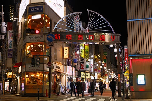 緊急事態が宣言された1月7日夜、東京・新橋の繁華街(写真:竹井俊晴)