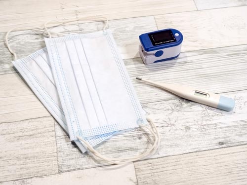 新型コロナウイルス第7波で自宅療養などによる「みなし入院」が増えている(写真=PIXTA)