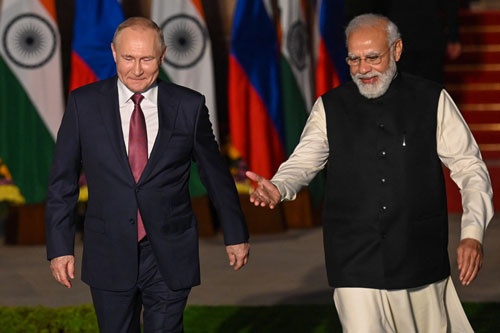 2021年12月、ロシアのプーチン大統領はインドを訪問し、モディ首相と会談。軍事技術協力などで合意した（写真：AFP／アフロ）