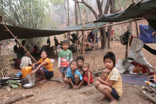 クーデター以後、国軍との衝突で多くの難民が発生しており、ジャングルでの避難生活を強いられている。（写真：カレン・ピース・サポート・ネットワーク提供）