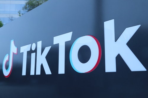 2020年8月24日、動画投稿アプリ「TikTok（ティックトック）」を運営する北京字節跳動科技（バイトダンス）などがドナルド・トランプ米大統領が発令した大統領令が違法であるとして提訴した。（写真：新華社/アフロ）
