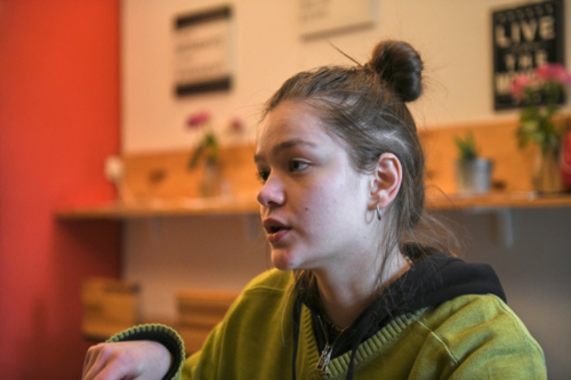 震え 泣き続けた ウクライナ19歳女性が語った祖国への思い 日経ビジネス電子版 震え 泣き続けた ウクライナ19歳女性が語った祖国への思い 日経ビジネス電子版