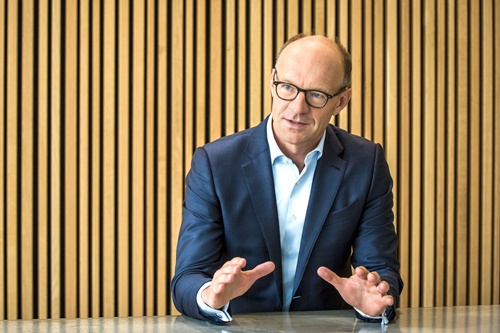 VWグループ最高財務責任者(CFO)のアルノ・アントリッツ氏。1970年ドイツ生まれ。コンサルティング会社を経て、2004年、VWグループ入社。10年からVWブランド取締役。20年にアウディCFO、21年から現職