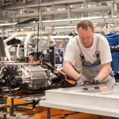 VW最大のEV工場の今 エンジン車生産から何が変わったのか