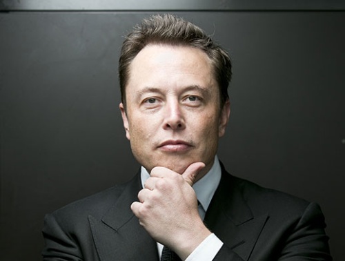米テスラのイーロン・マスク最高経営責任者(CEO)を日経ビジネスが2014年9月にインタビューした際の写真。楽しげに撮影に応じてくれた(写真:的野弘路)