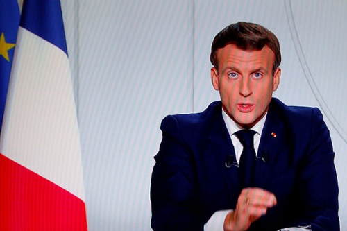 フランスのマクロン大統領は、10月28日午後8時からテレビで2回目の全国的なロックダウンを発表した（写真：ロイター／アフロ）