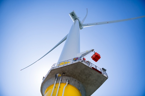 英国のアイリッシュ海に設置された洋上風力発電機