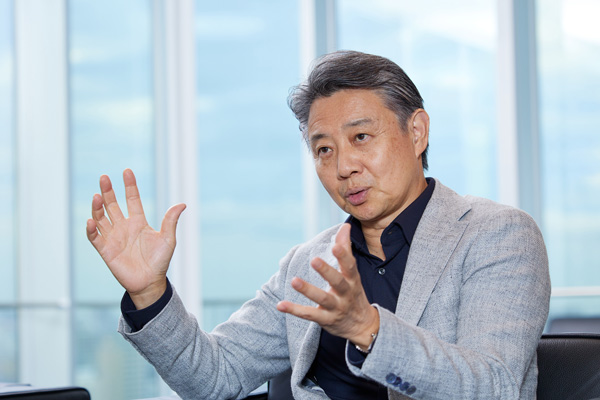 アシックス富永社長「バラバラのシステムを統一、DX改革は7合目に