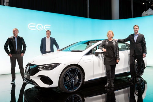 ドイツのメルセデス・ベンツは9月の独ミュンヘン国際自動車ショーで、新型EV「EQE」を発表した （写真：Mari Kusakari）