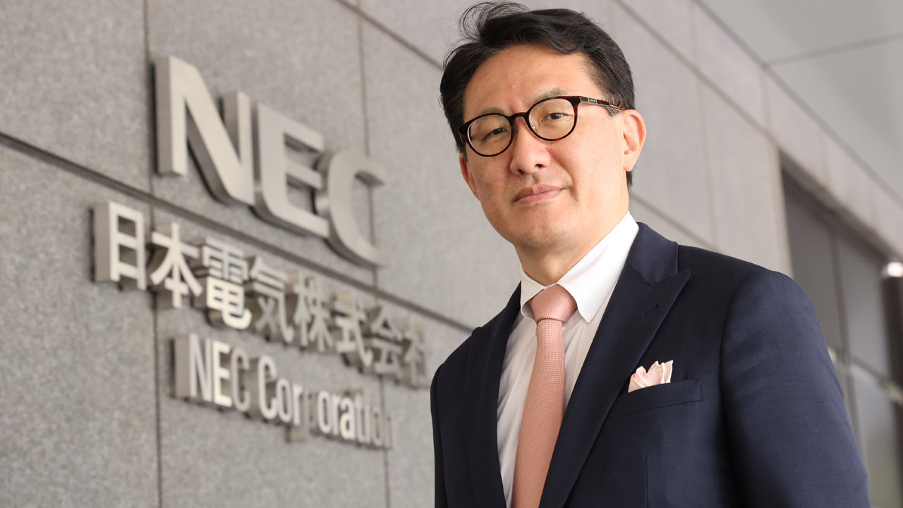 インターポール元幹部、NEC移籍「サイバー犯罪は産業化し、日本に矛先」：日経ビジネス電子版