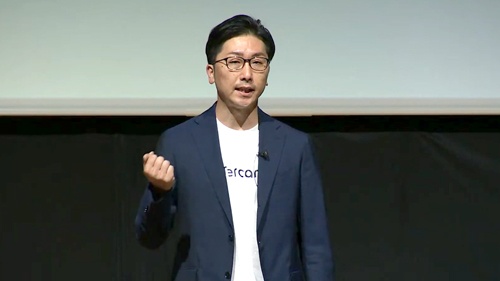 メルカリの山本真人執行役員は最短1分で手続が完了する手軽さを強調する