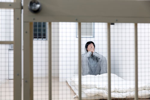 最も危険な仕事を請け負う「出し子」や「受け子」が真っ先に捕まる(写真はイメージ、PIXTA)