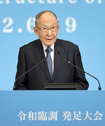 令和臨調発足大会であいさつする茂木友三郎共同代表(写真:共同通信)