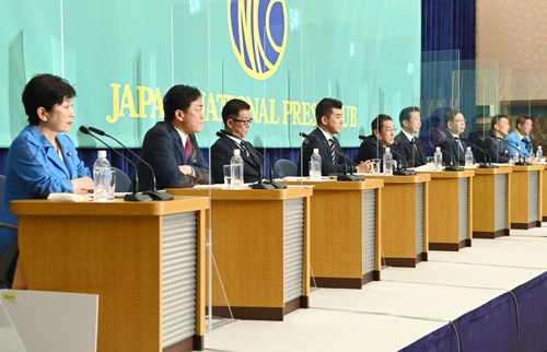 日本記者クラブ主催の討論会に出席した与野党の9党首（写真：共同通信）