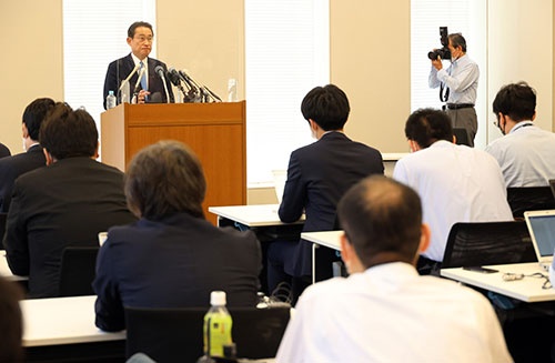 岸田文雄前政調会長は8月26日、自民党総裁選への立候補を表明した(写真:つのだよしお/アフロ)
