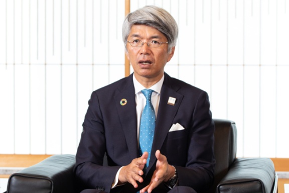 みずほ銀が邦銀初のデータ販売 頭取 課題解決業に変わる 日経ビジネス電子版 みずほ銀が邦銀初のデータ販売 頭取 課題解決業に変わる 日経ビジネス電子版