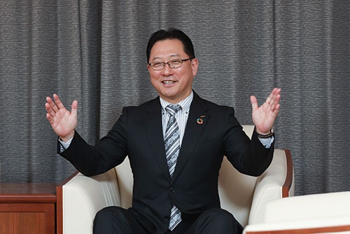関潤(せき・じゅん)氏日本電産社長COO(最高執行責任者)1984年防衛大学校理工学専攻機械工学専門課程卒。86年、日産自動車入社。生産部門などを歩き、2014年、専務執行役員、19年執行役副最高執行責任者に就任した。20年1月、日本電産に特別顧問として入社し、4月から現職(写真:大田未来子)