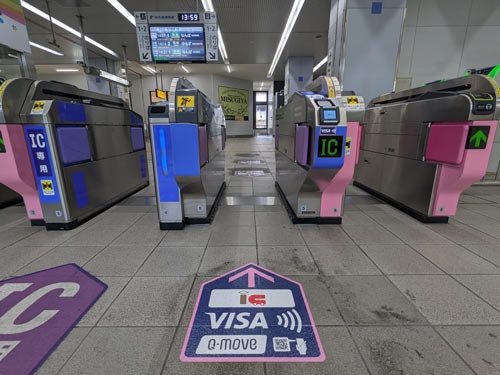 クレジットカードのタッチ乗車を導入した泉北高速鉄道和泉中央駅(大阪府和泉市)の自動改札機