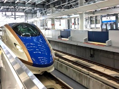 北陸新幹線、大阪への延伸は約20年後か　敦賀駅乗り換え「ビル8階分移動」