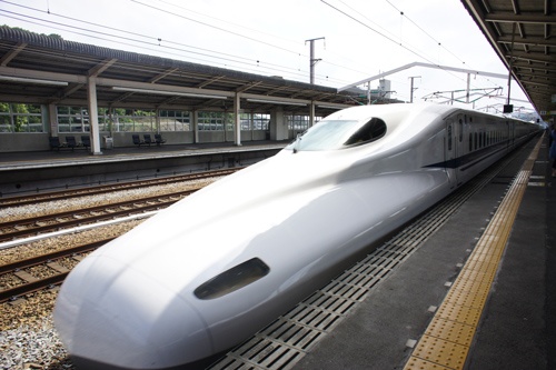 東海道新幹線「のぞみ」は1時間当たり3本程度、山陽新幹線への直通は1時間当たり1本に減少している