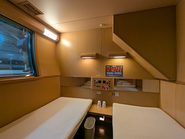 JR東日本 ブルートレインの内装部品セット 鉄道部品 寝台灯など Seeing The Abounded Old Overnight Sleeper Train In Japan