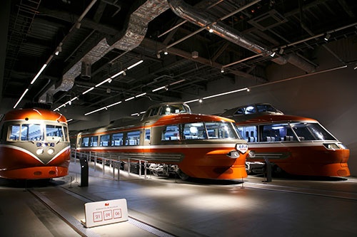 2021年4月にオープンした「ロマンスカーミュージアム」。歴代の車両を展示する(写真:古立康三)