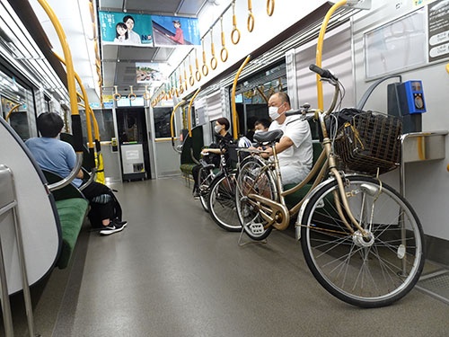 JR西日本が紀勢線で始めた「サイクルトレイン」。自転車を解体せず、そのまま列車内に持ち込める気軽さが、地元客の需要も取り込んだ