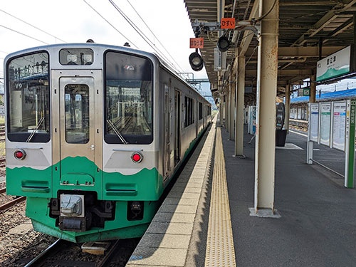 えちごトキめき鉄道はJR東日本から引き継いだ「妙高はねうまライン」（旧信越本線）とJR西日本から引き継いだ「日本海ひすいライン」（旧北陸本線）の2路線を運営している