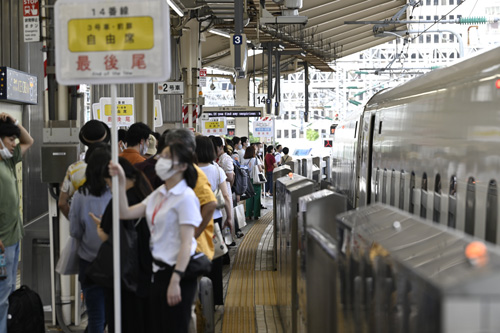 JR東海、年末年始は全席指定 「のぞみ12本化」で付加価値戦略：日経ビジネス電子版