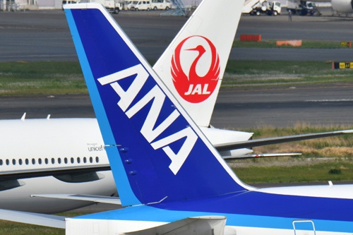 ANAHDとJALはコロナ禍で様々な対応に迫られた(写真:Aviation Wire/アフロ)