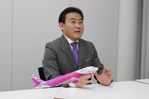 <span class="fontBold">森健明（もり・たけあき）</span><br />1962年長野県生まれ。東京外国語大学卒業後、全日本空輸に入社し、航空機のオペレーション全般に関わる業務を担当。2011年にA＆Fアビエーション（現ピーチ・アビエーション）に入社し、17年に副社長。20年4月から現職。