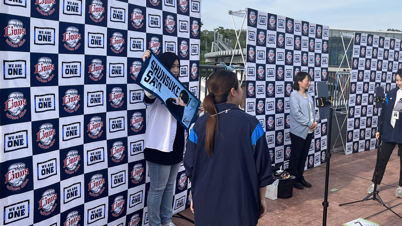 富士フイルム、DX逆行の「チェキ」 売上高1500億円前倒し達成：日経