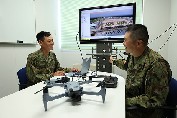 防衛イベントへ企業の出展倍増 進む軍民両用、陸自の最前線に建設DX