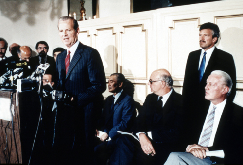 日本に根付く「円安富国論」の幻想 アベノミクス停滞の深層：日経