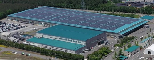 花王は、酒田工場（山形県酒田市）にグループで最大規模となる2800kWの太陽光発電設備を導入し、運用を開始した（写真：花王）