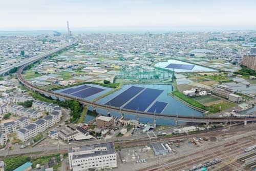 三井住友建設が大阪府泉佐野市の3つの農業用ため池に新設する水上太陽光発電所のイメージ。発電出力は約2.8MW。2023年6月に稼働を開始する予定（写真：三井住友建設）