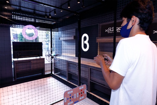 有楽町店にはイベントスペースも用意。9月中旬時点では、ドローンを実際に飛ばせる体験ゾーンを展開していた