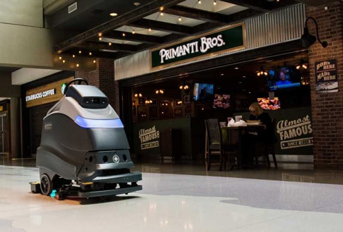 ピッツバーグ国際空港で稼働するUV-C光源を搭載した床掃除ロボット（米ペンシルバニア州）