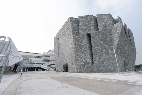 角川文化振興財団の「角川武蔵野ミュージアム」は20年8月1日にプレオープンした　ⓒ角川武蔵野ミュージアム