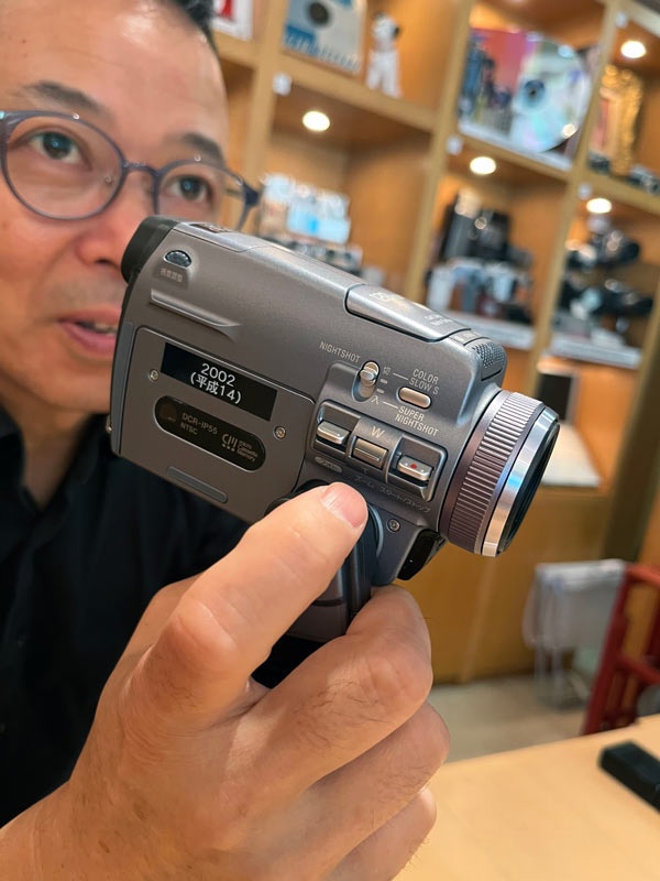 Micro Mv ソニーの超レアメディア「MICROMV」を絶滅メディア博物館で触る:日経ビジネス電子版