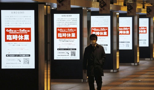 首都圏を中心に臨時休業が相次いだサービス業だが、会社の対応に不満の声も多く出た(写真はイメージ、共同通信)
