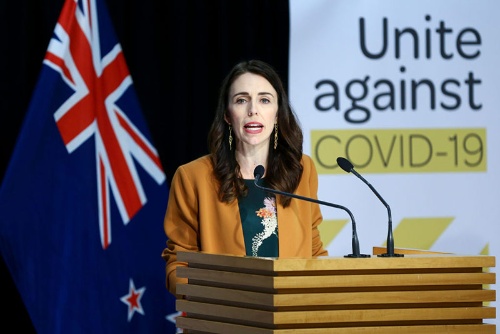 ニュージーランドのアーダーン首相は新型コロナに対する「勝利宣言」を出したが、景気低迷は避けられない（写真：Hagen Hopkins / Getty Images）