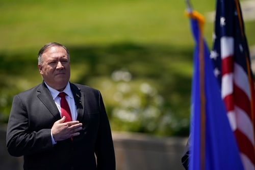 マイク・ポンペオ国務長官。トランプ大統領からの禅譲を期待しているとみられる(写真:代表撮影/AP/アフロ)