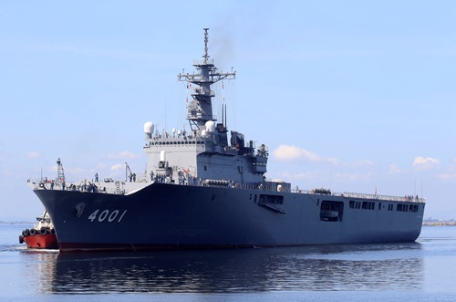 輸送艦おおすみ。東日本大震災のとき、物資輸送に貢献した(写真:ロイター)